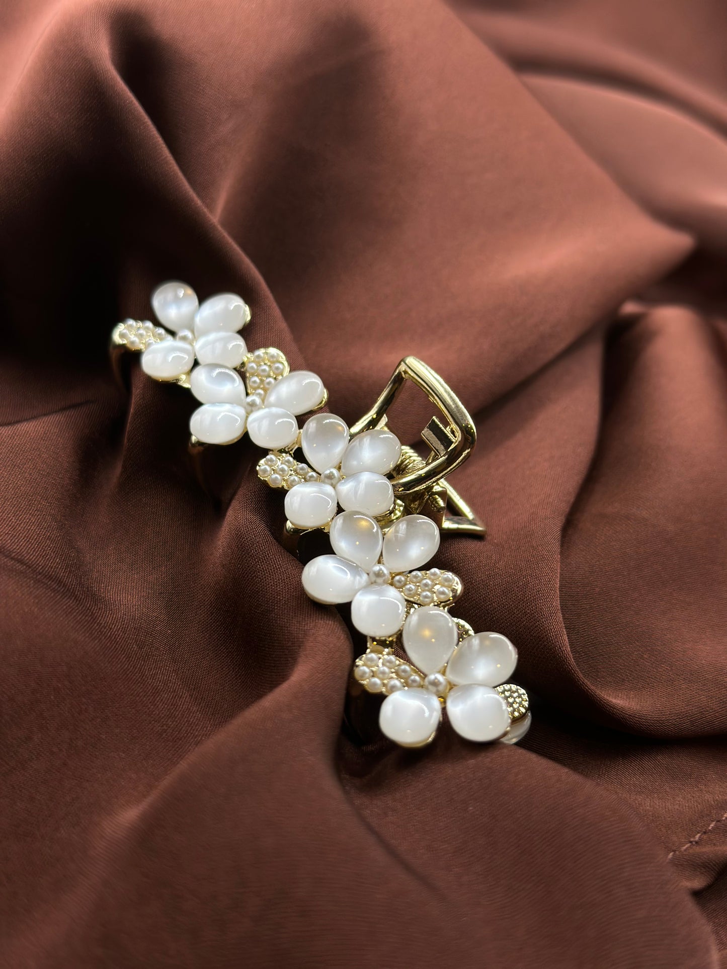 Pretty In Pearl - Hair Claw Clip